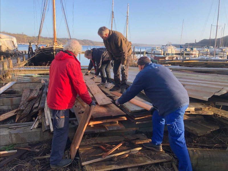 Sortieren von Planken fürs deck. December 2025.