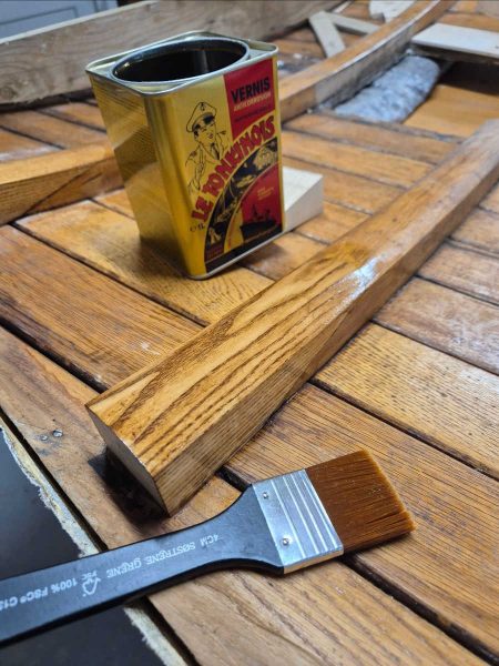 Öl fürs Deckhaus. Mai 2025.