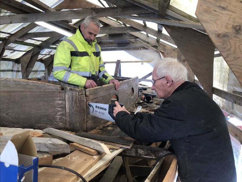 Deckhaus und Deck wird abmontiert. März 2026.